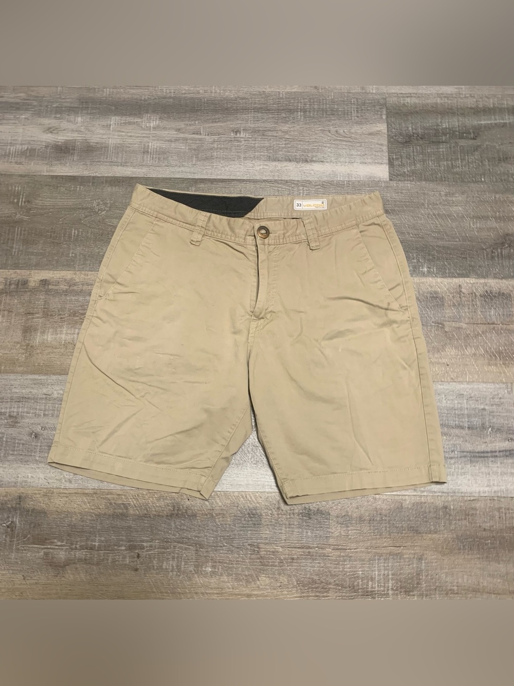 Volcom Men’s Beige Chino Shorts Flat Front Solid Logo Pockets Regular 33